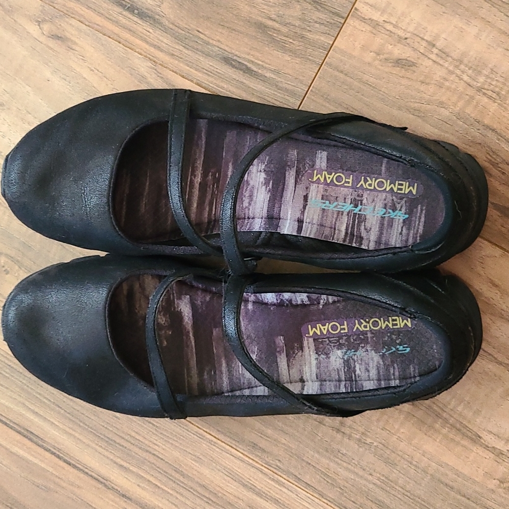 Skechers memory foam Mary Jane shoes. Size 11. Great condition.